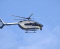 Bild: Felix Hörhager/dpa
Bei der Suche nach den Tätern kam auch ein Polizeihubschrauber zum Einsatz. (Symbolbild)