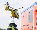 Bild: Julian Stratenschulte/dpa
Ein Rettungshubschrauber brachte den schwer verletzten Mann ins Krankenhaus. (Archivbild)