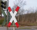 Bild: Marcus Brandt/dpa
Unbeschrankte Bahnübergänge sind sehr gefährlich - immer wieder kommt es hier zu schweren Unfällen. (Illustration)