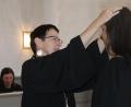 Bild: Rudi Gruber
Dekanin Ulrike Dittmar entbindet Pfarrerin Anja Matthalm in der Pfarrei St. Peter und Paul in Neukirchen von ihren Aufgaben.