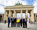 Bild: Christoph Soeder/dpa
Die Bewerbung um den Grand Départ 2029 wurde in Berlin übergeben.