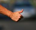 Bild: Arno Burgi/dpa-Zentralbild/dpa
Statt sich um den Pannenwagen zu kümmern, fuhren die beiden per Anhalter weiter. (Symbolbild)