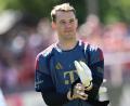 Bild: Angelika Warmuth/dpa
Startet voraussichtlich in sein letztes Profijahr: Bayern-Kapitän Manuel Neuer.