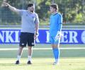 Bild: Hubert Ziegler
Dominic Rühl (links), Trainer der DJK Gebenbach, im Gespräch mit seinem Torhüter Lukas Völlger.