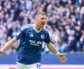 Bild: Bernd Thissen/dpa
Edin Dzeko will auch in der Bundesliga für Schalke jubeln. (Archivbild)