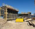 Bild: ihl
Die Arbeiten an den beiden Widerlagern laufen auf Hochtouren. Mit dem Betonieren des Bauwerks östlich der A93 soll nächste Woche begonnen werden.