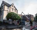 Bild: Jacob Schröter/dpa
Hotelgäste und Personal mussten aufgrund des Feuers evakuiert werden.