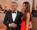Bild: Jordan Strauss/Invision/dpa
George und Amal Clooney leben mit ihren Zwillingen einen Teil des Jahres in der südfranzösischen Provence. (Archivbild)