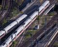 Bild: Rolf Vennenbernd/dpa
Die Deutsche Bahn freut sich erstmals seit Jahren wieder über schwarze Zahlen. (Archivbild)