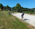 Bild: Michael Riedl
Auch der Sand des Volleyballfeldes wurde gereinigt und von eingewachsenem Gras befreit.