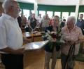 Bild: Gerd Spies
Käthe Gerl (rechts) und Sohn Thomas Gerl (links) erhielten von Bürgermeisterin Elisabeth Gruber die Goldene Bürgermedaille der Gemeinde Kümmersbruck.