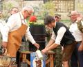 Bild: Franka Eichl
„O’zapft is!“ Innenminister Joachim Herrmann zapfte das erste Bier im Bayerischen Festzelt an.