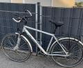 Symbolbild: PHM Lang, PI Schwandorf
Polizisten haben in Schwandorf ein Trekkingrad sichergestellt, nachdem ein 38-jähriger Mann widersprüchliche Angaben zu dessen Herkunft gemacht haben soll. Der Eigentümer wird gesucht.