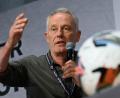 Bild: Hendrik Schmidt/dpa
Christian Streich kritisiert die FIFA scharf. (Archivbild)