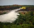 Bild: Sarah Meyssonnier/Reuters Pool/AP/dpa
Im französischen Waldbrandgebiet an der Atlantikküste bekämpft die Feuerwehr weiterhin Brandherde mit Löschflugzeugen.