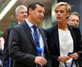 Bild: Harold Cunningham/UEFA via Getty Images/dpa
FIFA-Direktor Kevin Lamour (l) erhebt schwere Vorwürfe gegen Weltverbands-Chef Gianni Infantino. (Archivbild)