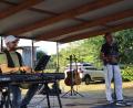 Bild: wrt
Bei der Serenade im Pfarrgarten spielte das "Duo Italiana" bestehend aus Richie Necker (rechts) und Rocky Verardo.