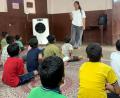 Bild: Dirk Godder/dpa
Kinder sitzen im Unterricht in einer Unterkunft für Straßenkinder in Neu-Delhi.