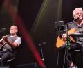 Bild: Amann
Lernten sich bei einer "Gipfeltour" kennen und spielten zusammen beim Schlosspark-Festival Schwarzenfeld 2026: Hannes Ringlstetter (links) und Werner Schmidbauer (rechts).