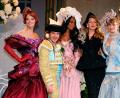 Bild: Bruno Pellerin/Maxppp/epa/dpa
Der umstrittene Designer wird vom Metropolitan Museum in New York geehrt. (Archivbild)