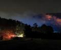 Bild: Hermann Koch
Bis spät in die Nacht kämpften die Einsatzkräfte am Freitag gegen die Flammen rund um den Johannisberg in Freudenberg.