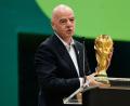 Bild: Tony Gutierrez/AP/dpa
Gegen die Pläne von FIFA-Präsident Gianni Infantino regt sich Widerstand. (Archivbild)