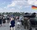 Bild: Gerald Morgenstern
Ein Besuchermagnet des Volksfestes war wieder die große Waffen- und Fahrzeugschau.
