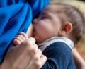 Bild: Monika Skolimowska/dpa-Zentralbild/dpa
In Deutschland wie weltweit empfehlen Fachleute in den ersten sechs Monate nur Brustmilch. (Archivbild)