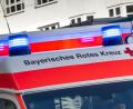Bild: Peter Kneffel/dpa
Der 20-Jährige wurde mit schweren Verletzungen am Bein ins Krankenhaus gebracht. (Archivbild)