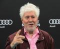 Bild: Felix Hörhager/dpa
Regisseur Pedro Almodóvar stellte Ende Juni beim Münchner Filmfest seinen neuen Film „Bitteres Fest“ vor. (Archivbild)