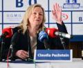 Bild: Sebastian Christoph Gollnow/dpa
Grüßt künftig als Bundestrainerin: Claudia Pechstein. (Archivbild)