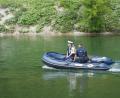 Bild: Michael Faulhaber/dpa
An der Isar hat die Polizei Schlauchboote kontrolliert - und einige Verstöße festgestellt.