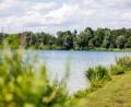 Bild: Matthias Balk/dpa
Am Feringasee bedrohte ein Mann andere Badegäste. (Archivbild)