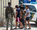 Bild: Antonio Sempere/AP/dpa
Polizei, Guardia Civil und Militär bleiben in Ceuta mit einem Großaufgebot im Einsatz.