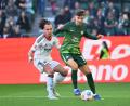 Bild: Swen Pförtner/dpa
Lindström (r.) spielte für Wolfsburg und die Eintracht. (Archivfoto)