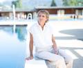 Bild: Lukas Barth-Tuttas/dpa
Susanne Pawlik hat den autobiografisch gefärbten Roman „Weiterschwimmen“ über den Tod eines Kindes geschrieben.