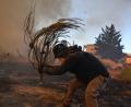 Bild: Michael Varaklas/AP/dpa
Hunderte Feuerwehrleute, aber auch viele Freiwillige sind in Griechenland im Dauereinsatz.