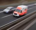 Bild: Julian Stratenschulte/dpa
Bei dem Unfall wurde ein Fahrer lebensgefährlich verletzt (Illustration).