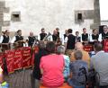 Bild: Renate Gradl
Rund 400 Besucher waren begeistert, als die Musikkapelle Dießfurt im Hof des Dießfurter Schlosses ihre Serenade "Pop meets Blasmusik" spielte.