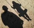 Symbolbild: Julian Stratenschulte/dpa
Ein 67-jähriger Mann suchte auf einem Spielplatz in Amberg Kontakt zu Kindern. Die Polizei ermittelt und bittet um Zeugenhinweise.