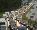 Bild: Uwe Lein/dpa
Stau auf der A8: Während der Unfallaufnahme blieb die Autobahn zeitweise gesperrt. (Symbolbild)