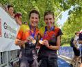 Bild: Familie Keck
Starkes Comeback: Gabi Keck (links) holte die Silbermedaille in ihrer Altersklasse. Mit Vereinskollegin Tamara Zeltner freute sich über Bronze.