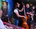 Bild: Helmut Kunz
"The Rooster Crows" zeigen auf der Biergarten-"Live Stage" ihr Können.