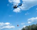 Bild: Pia Bayer/dpa
Ein Löschhubschrauber im Einsatz. (Symbolbild)