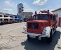Bild: Raphael Haubelt
Damit Teile des Kinderprogramms beim Hallenfest der Nabburger Feuerwehr im Schatten möglich waren, musste der Oldtimer seine Garage verlassen.