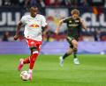 Bild: Jan Woitas/dpa
Yan Diomande ist trotz der Transferverhandlungen im Trainingslager von RB abgekommen. (Archivbild)