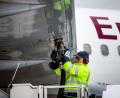 Bild: Christoph Schmidt/dpa
Das Luftfahrtbundesamt soll künftig die Tank-Regeln für Flugzeuge überwachen. (Archivbild)