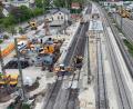 Bild: MARKGRAF Bauunternehmung
Markgraf hat ein erfolgreiches Geschäftsjahr 2025/26 hinter sich: Auf dem Bild ist die Korridorsanierung der Bahnstrecke Nürnberg–Regensburg am Bahnhof in Parsberg zu sehen.