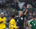Bild: Eduardo Verdugo/AP/dpa
Wie bei der WM: Schiedsrichter dürfen bei verzögerten Einwürfen oder Abstößen künftig einen 5-Sekunden-Countdown starten. (Archivbild)