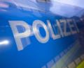Bild: Marijan Murat/dpa
Im Hockermühlbad in Amberg hat ein Unbekannter ein Handy unter die Trennwand einer Umkleidekabine gehalten. Die Polizei ermittelt.